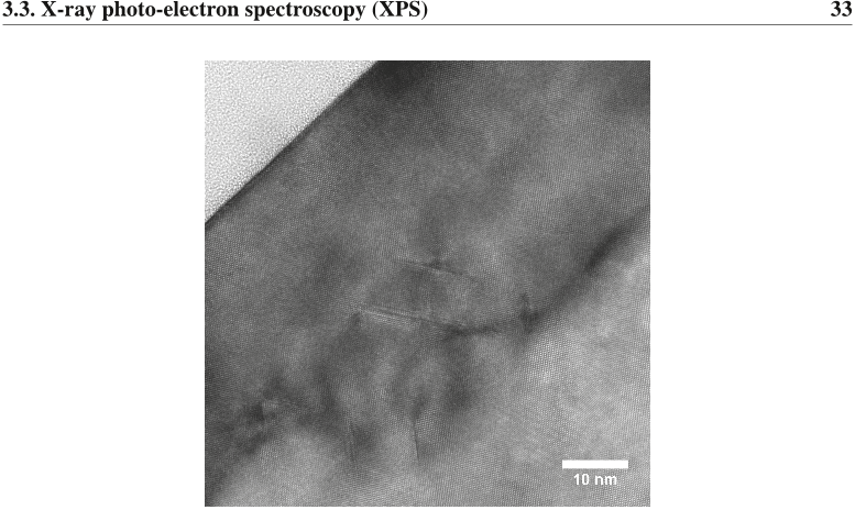 Figure 3.11: Transmition Electron Microscopy (TEM) image showing extended defects in the crystalline lattice of a thin film of SiGe on Si which has been subjected to oxidation at 1000 ◦C.